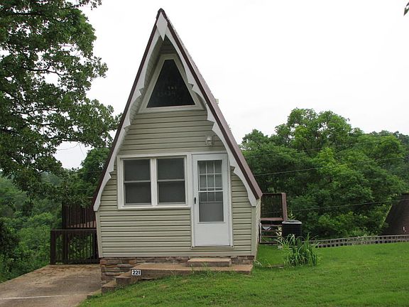 2nd image of 221 Wolfe Run Ln