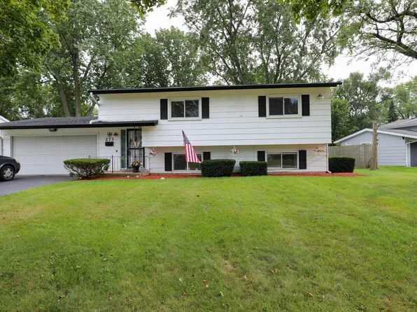 273 Berkshire Dr, Crystal Lake, IL 60014
