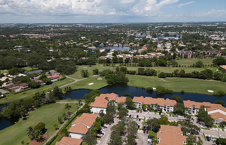 La Vue at Emerald Pointe — Photo 10