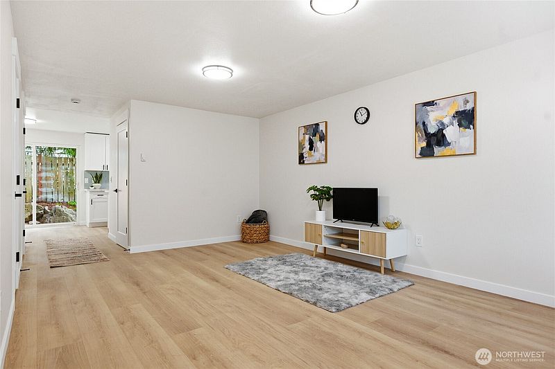 4th image of 1220 N 137th Street #C