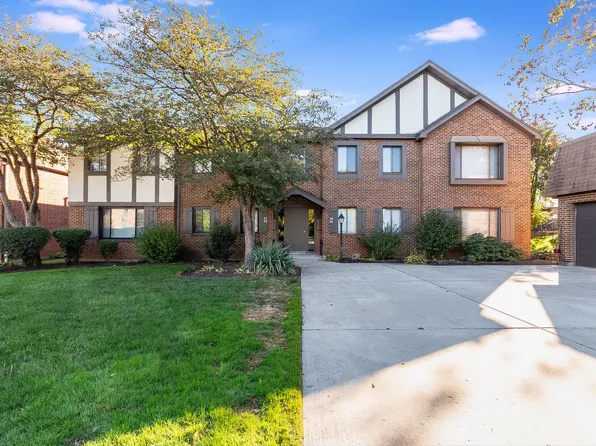 56 Parliament Dr W #128, Palos Heights, IL 60463