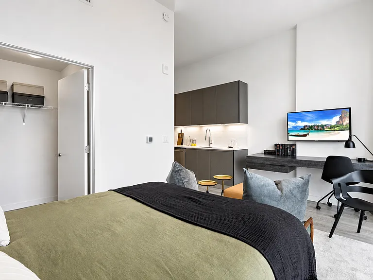 214 NW 25th St #10 — Photo 8