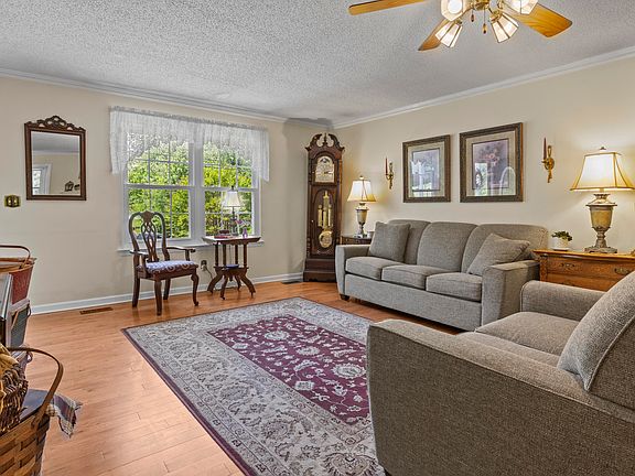 5th image of 477 Middle View Dr