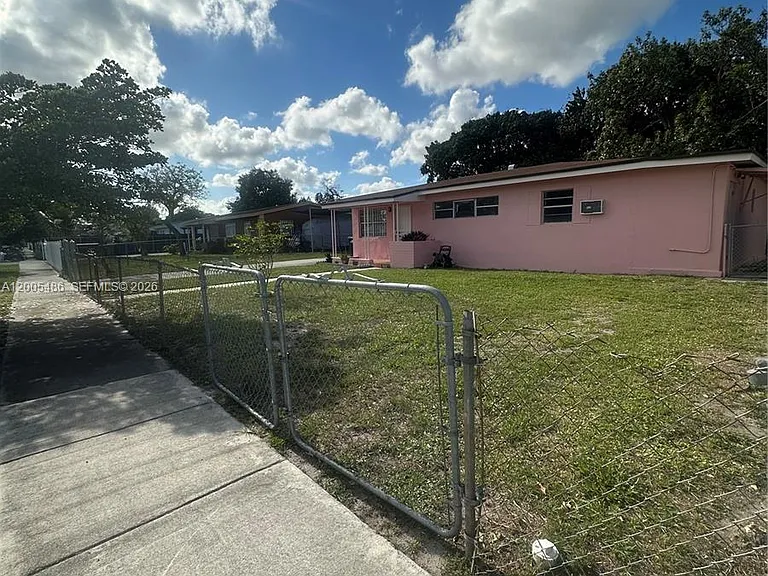 3501 NW 171st Ter — Photo 5