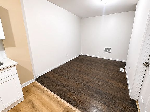 3rd image of 152 S 10th St #6C