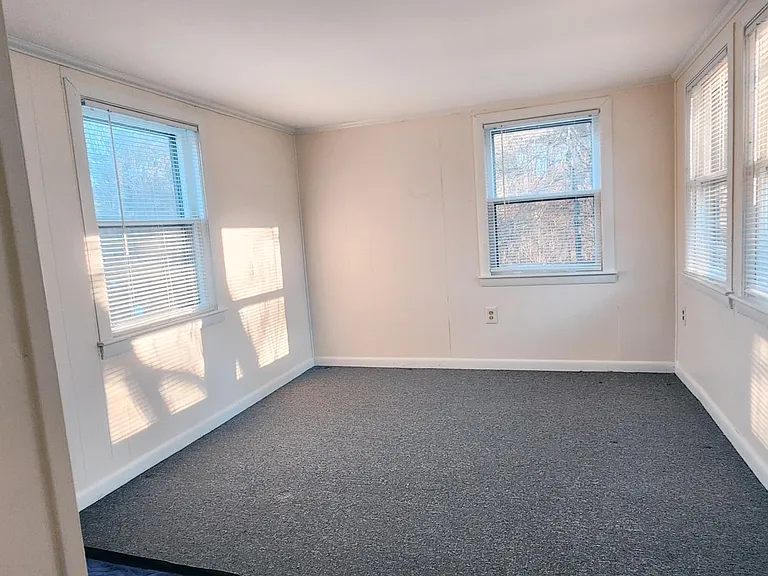Laundry/storage room