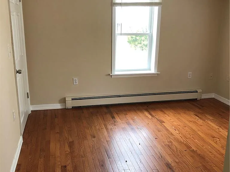 135 N Cedar St — Photo 14
