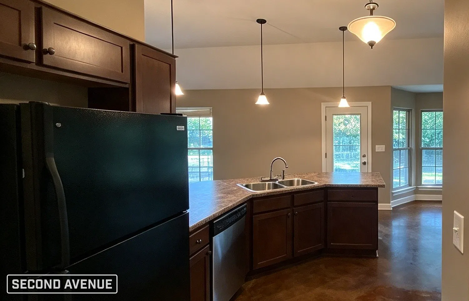 3 bed, 2.0 bath, 1350 sqft, $1,583 — Photo 2