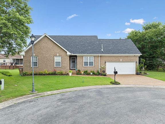 3rd image of 304 Jackson Way Ct