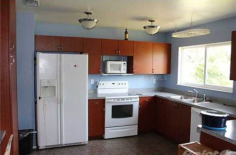 3rd image of 22168 Oneida Ave