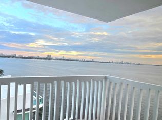 2016 Bay Dr APT 907, Miami Beach, FL 33141