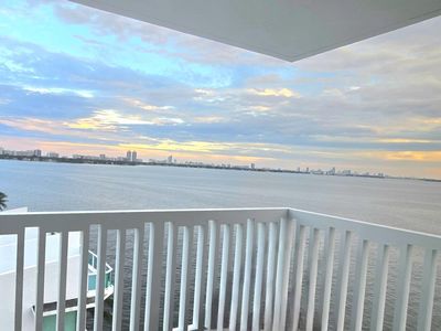 2016 Bay Drive #907, Miami Beach, FL, 33141
