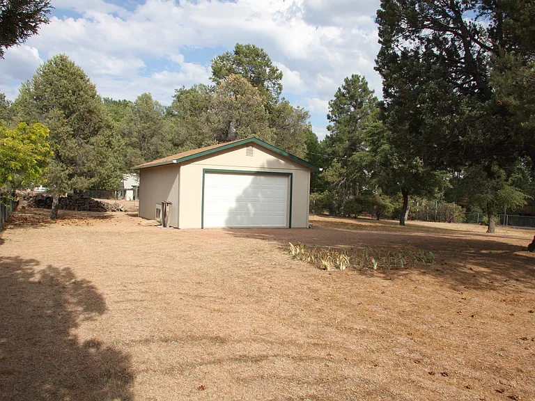 610 E Park Dr — Photo 18
