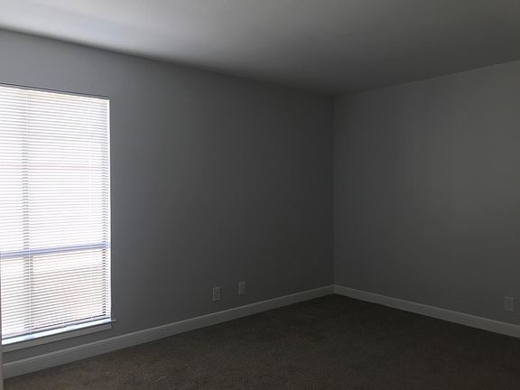 3rd image of 2019 Parrott Dr #5