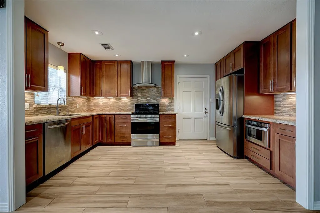 3 bed, 1261 sqft, $2,975 — Photo 3