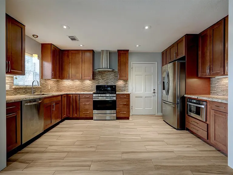 906 T C Jester Blvd — Photo 7