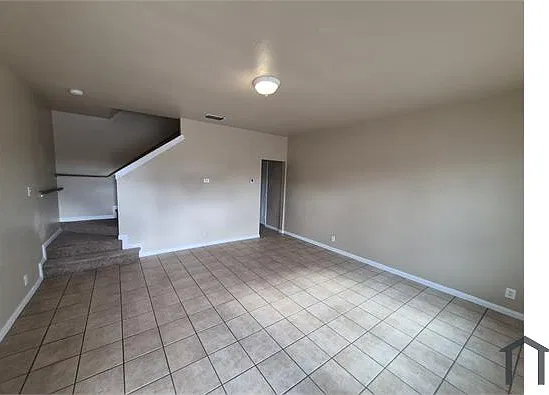 3 bed, 1120 sqft, $1,450 — Photo 2
