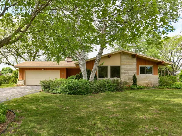 4585 S Harland DRIVE, New Berlin, WI 53151