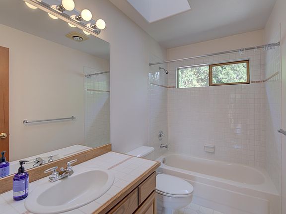 5th image of 16114 NE 49th Ct