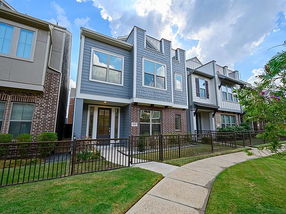 3rd image of 1047 Manacor Ln