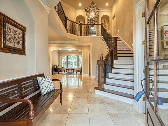 4th image of 18 W Old Sterling Cir