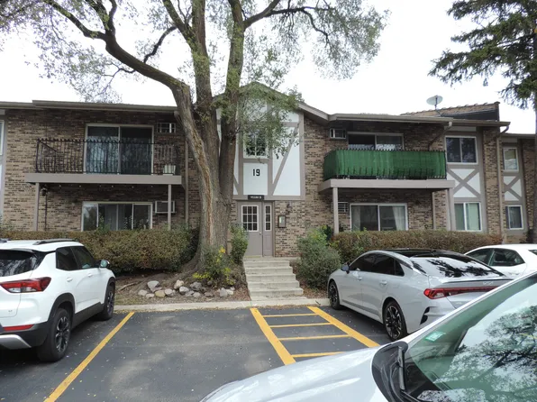 9S180 Lake Dr #19B-105, Willowbrook, IL 60527