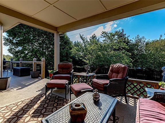 Or imagine your relaxing evenings on your private backyard veranda!