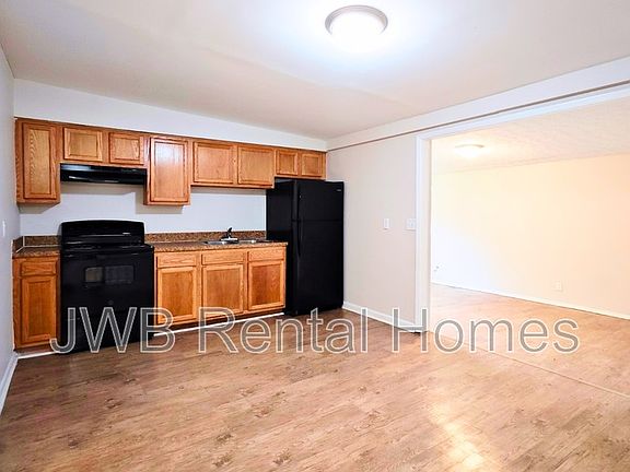 3rd image of 3359 Phyllis St