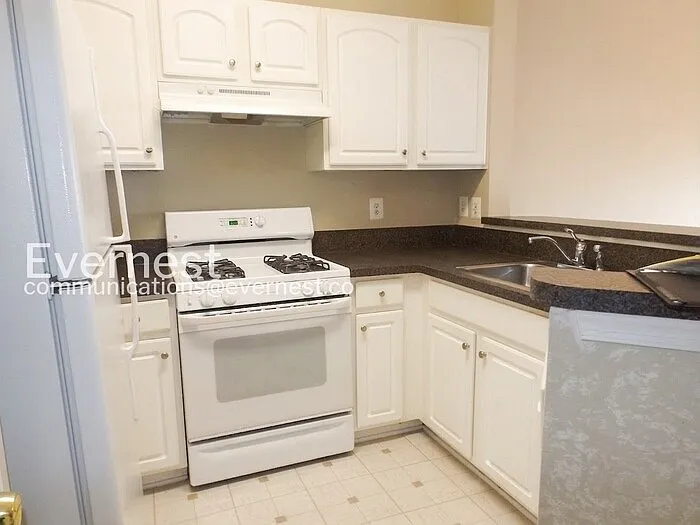 21803 Flanders Ct — Photo 4