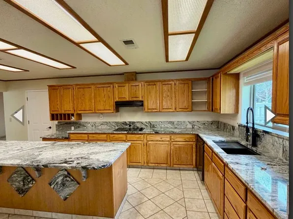 1165 Harbor Isles Blvd, Klamath Falls, OR 97601