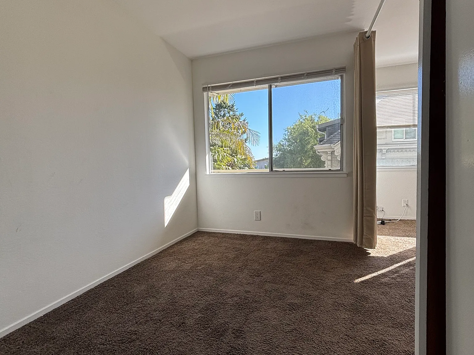 1 bed, 800 sqft, $2,400 — Photo 3