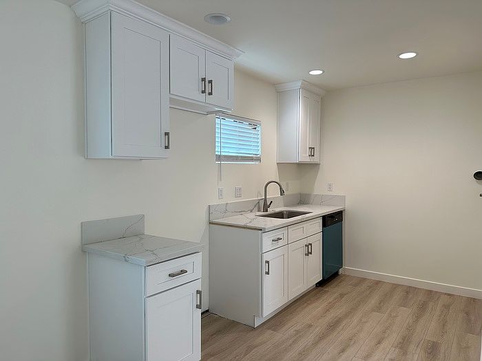 1st image of 200 E Phillips St #200