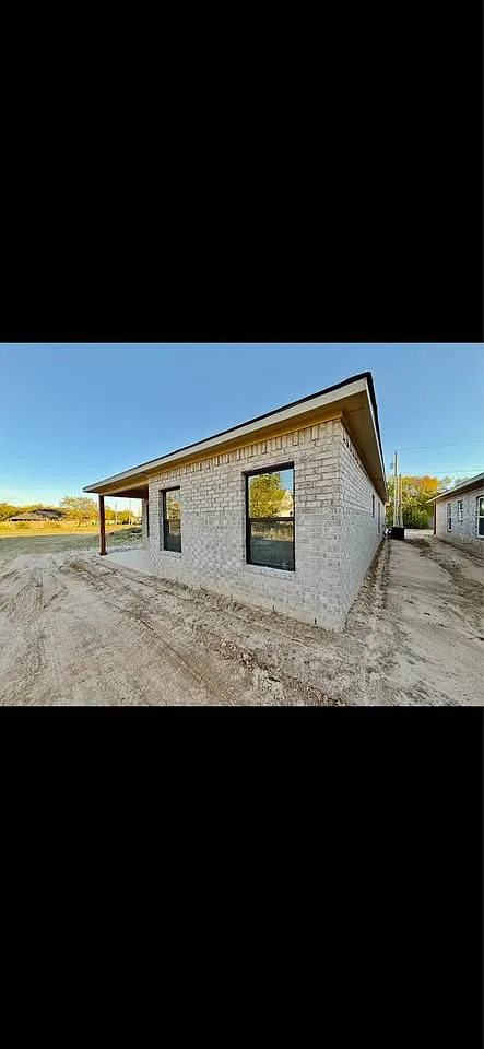 4 bed, 2.5 bath, 1487 sqft, $2,200 — Photo 3