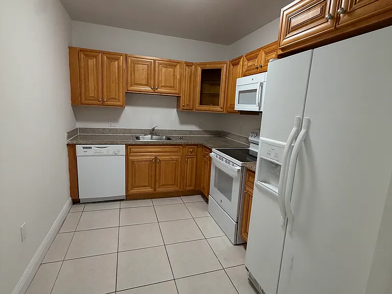 6357 SW 8th St #803 — Photo 7