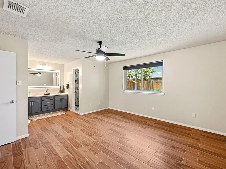 17511 Favor Bend Ct — Photo 32
