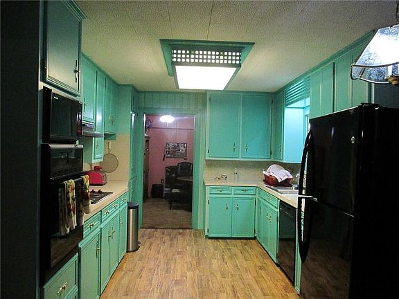 3rd image of 1402 E Elm St