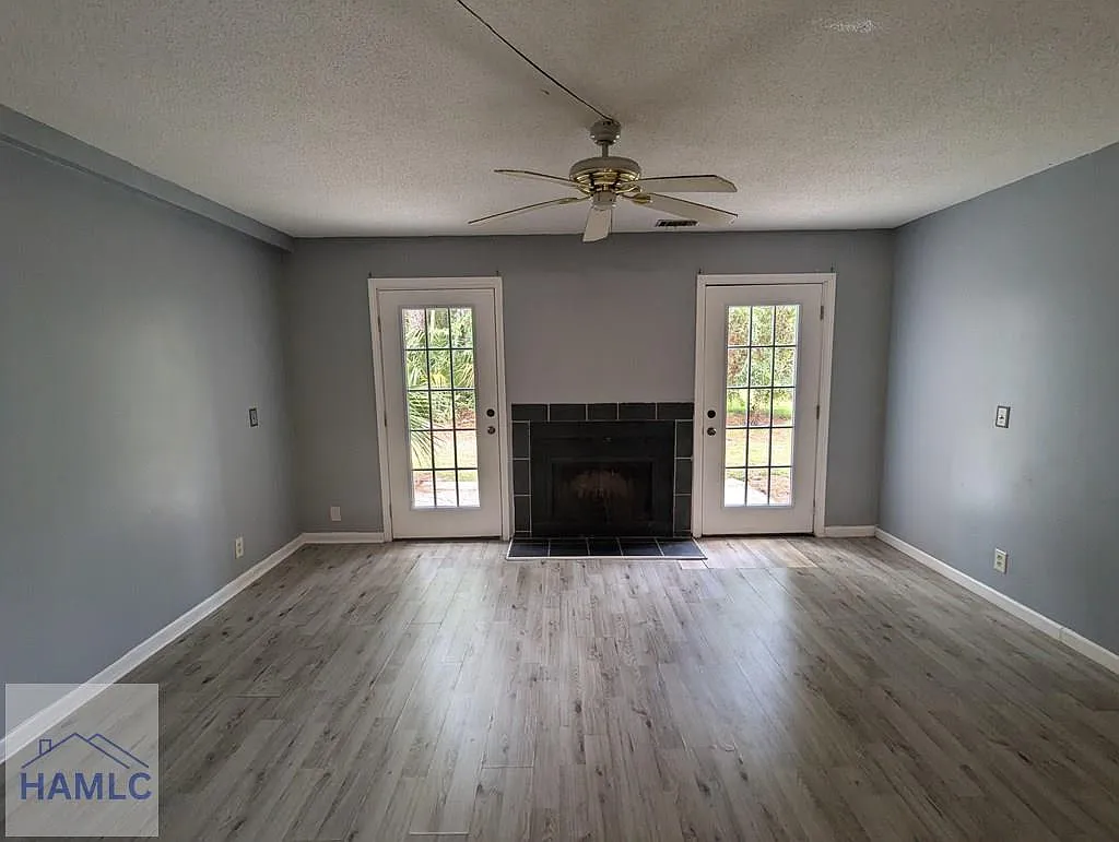 2 bed, 1.5 bath, 1068 sqft, $1,150 — Photo 3