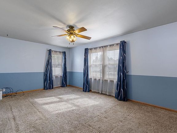 3rd image of 2966 Linden Dr
