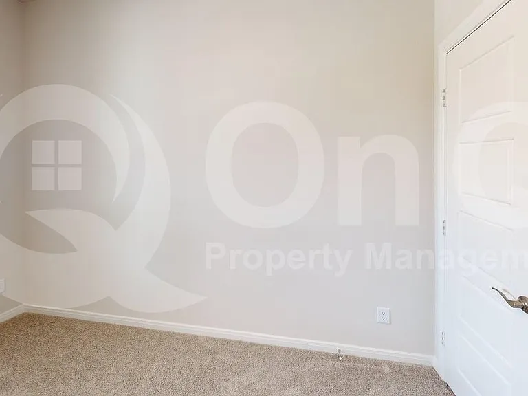 1840 Rosedale Ave — Photo 14