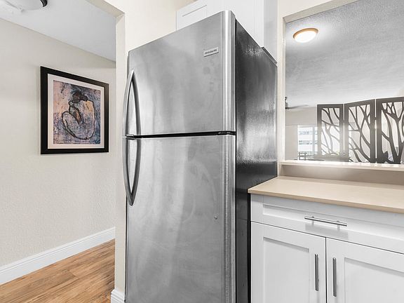 4th image of 1455 N Treasure Drive #4e