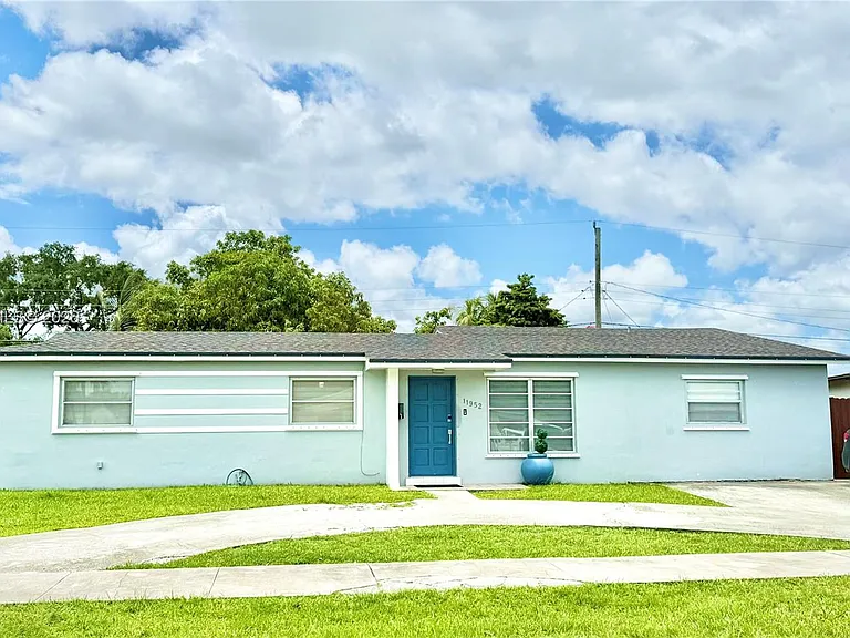11952 SW 37th Ter — Photo 1