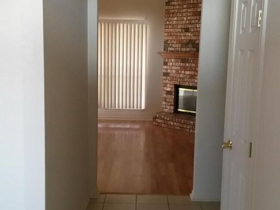 3rd image of 4804 Leaning Oak Dr