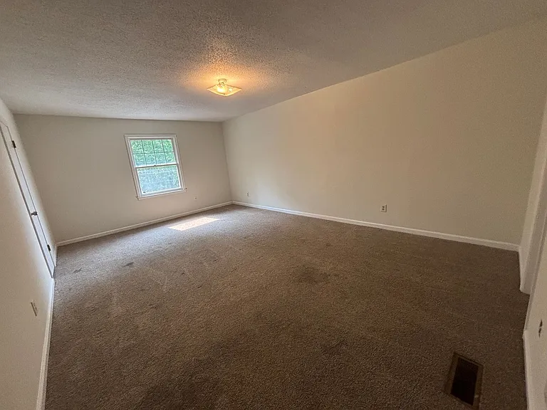401 Chateau Dr SE — Photo 9