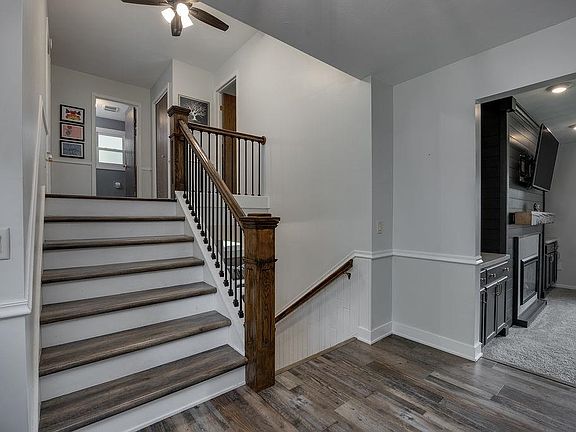 3rd image of 305 Raymond Rd
