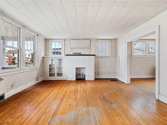 5th image of 297 Grandview Way
