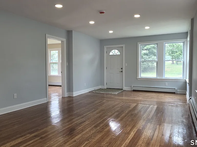 782 Center St — Photo 8