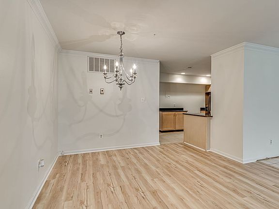 5th image of 3109 Patrick Henry Dr APT 627