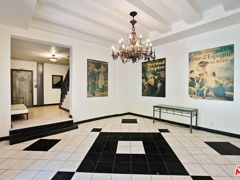 1st image of 1314 N Hayworth Ave #502
