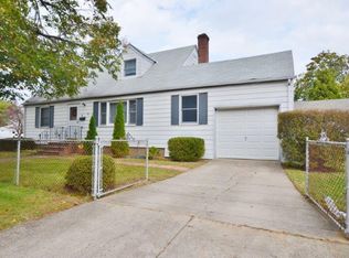 16 Walker Pl, Albertson, NY 11507