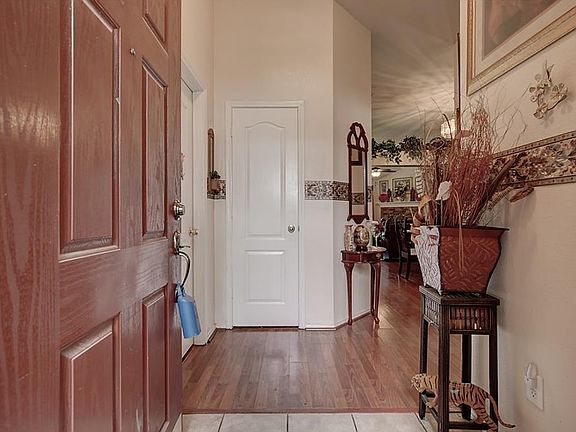 4th image of 913 Red Oak Trails